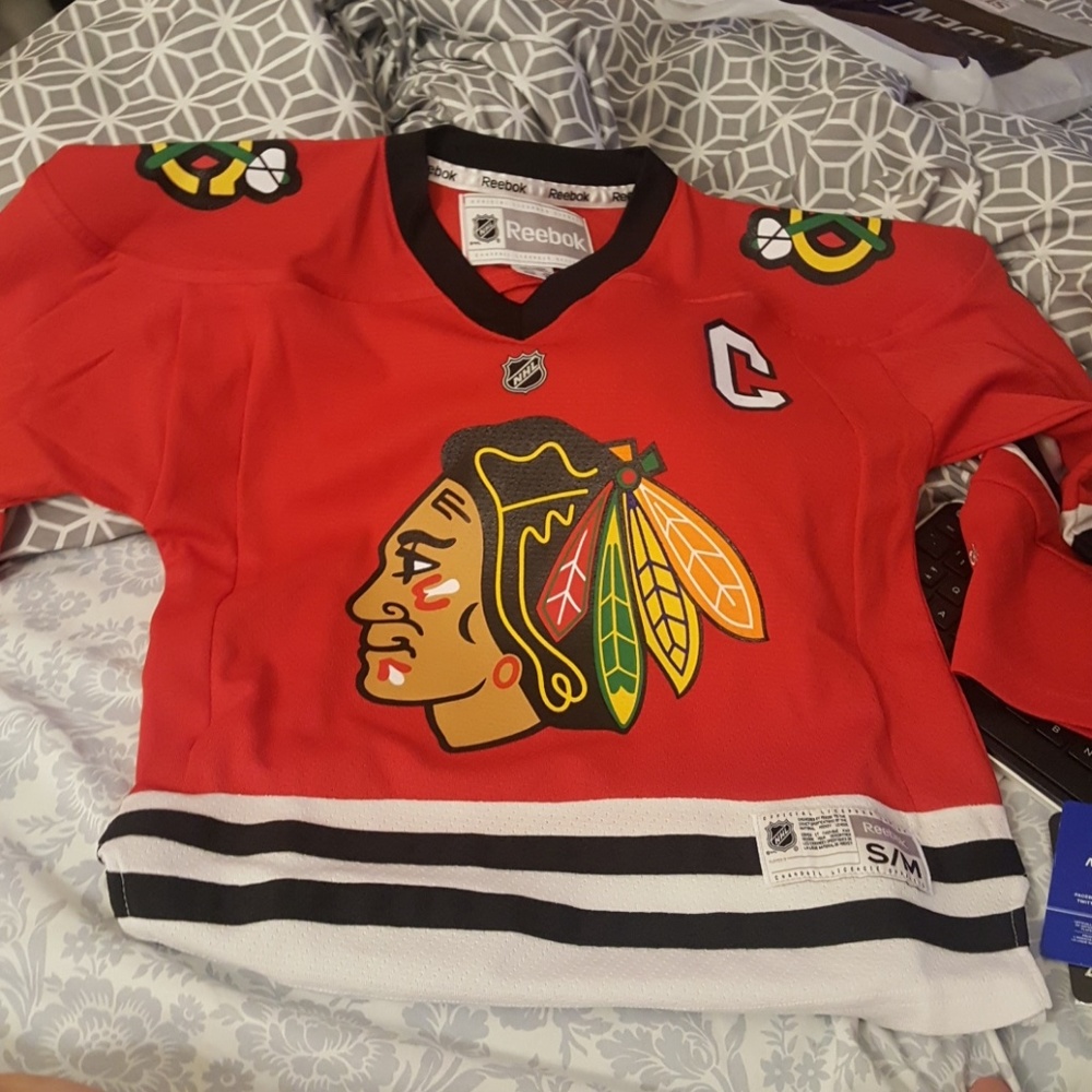 NWOT Chicago Blackhawks Toews Youth S/M Jersey
